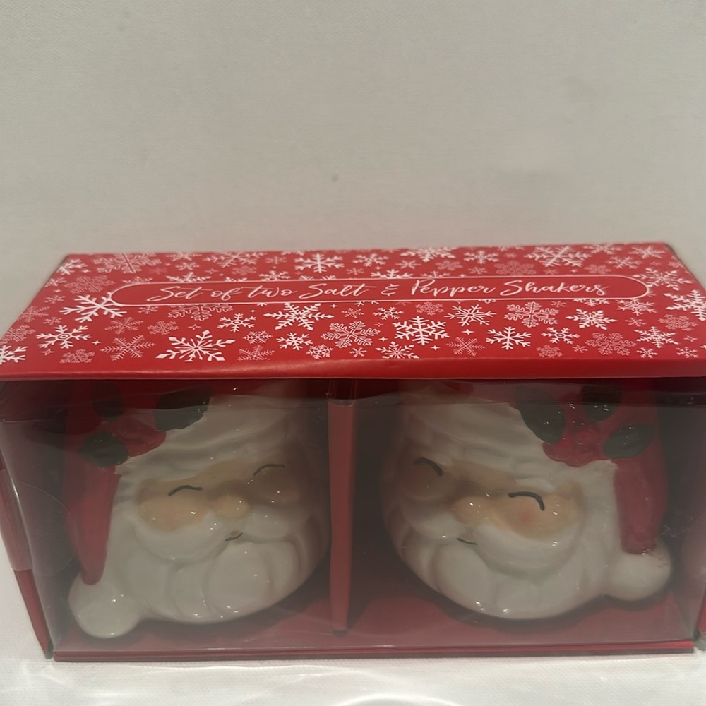 NIB SANTA SET OF TWO SALT AND PEPPER SHAKERS.